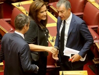 Ντ.Μπακογιάννη-Στ.Θεοδωράκης: Η άγνωστη στιχομυθία τους στην Βουλή